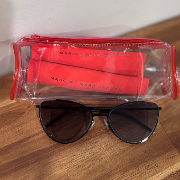 Marc by Marc Jacobs Black Cat Eye Sunglasses w/ Red Case 100% Authentic Women's - Picture 2 of 16